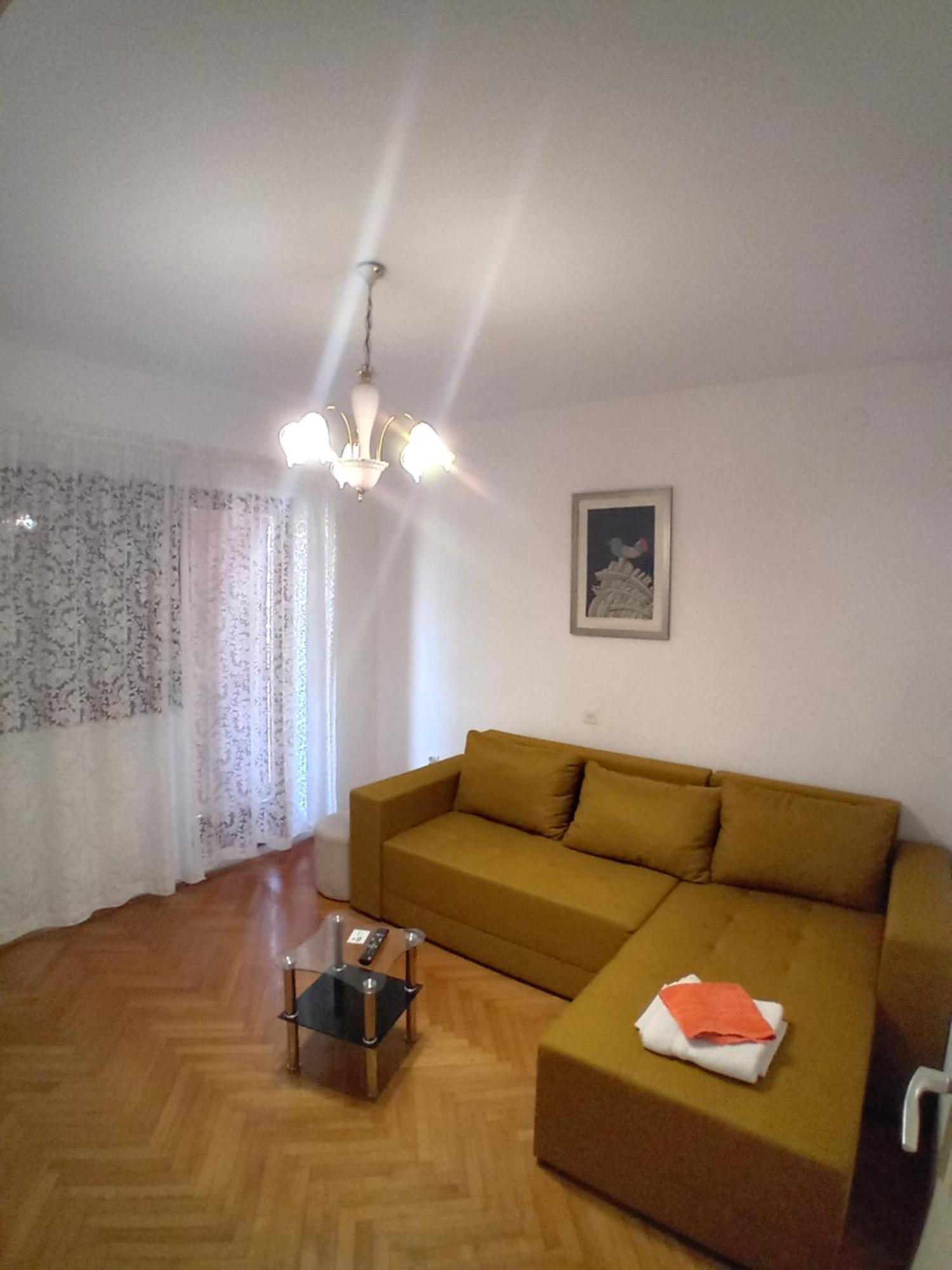 Apartments Obelix Pula Bagian luar foto
